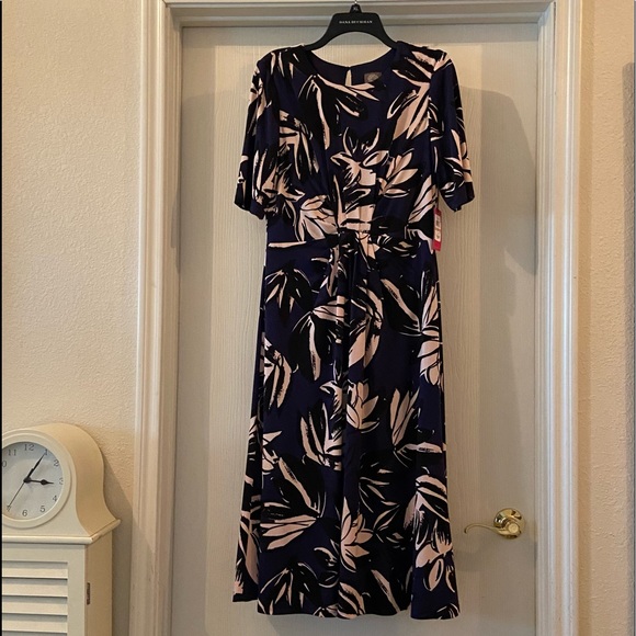 VINCE CAMUTO beautiful dress size 12 NWT - Picture 1 of 9